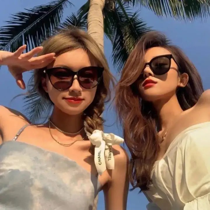 巫师与汉娜·蒙塔娜在船上